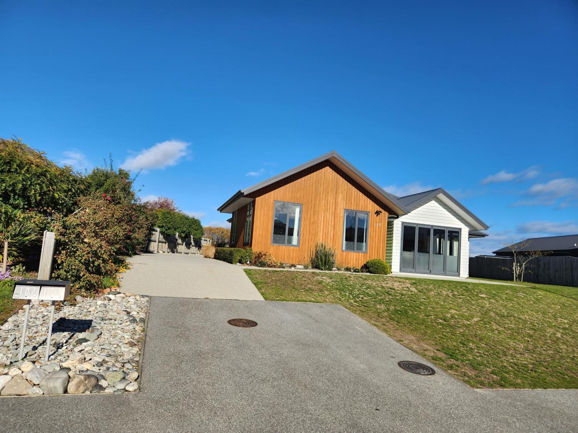 Equestrian View - Gorgeous Cozy Bungalow Shotover 皇后镇 外观 照片