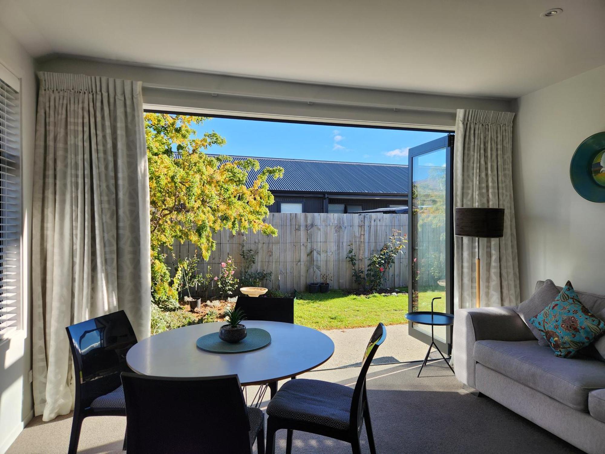 Equestrian View - Gorgeous Cozy Bungalow Shotover 皇后镇 外观 照片