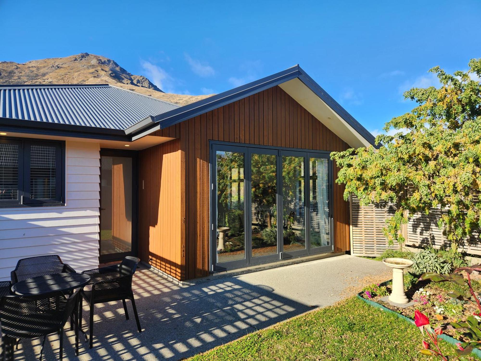 Equestrian View - Gorgeous Cozy Bungalow Shotover 皇后镇 外观 照片
